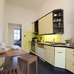 Elegante Altbauwohnung (CB1)