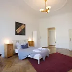 Elegante Altbauwohnung (CB1)