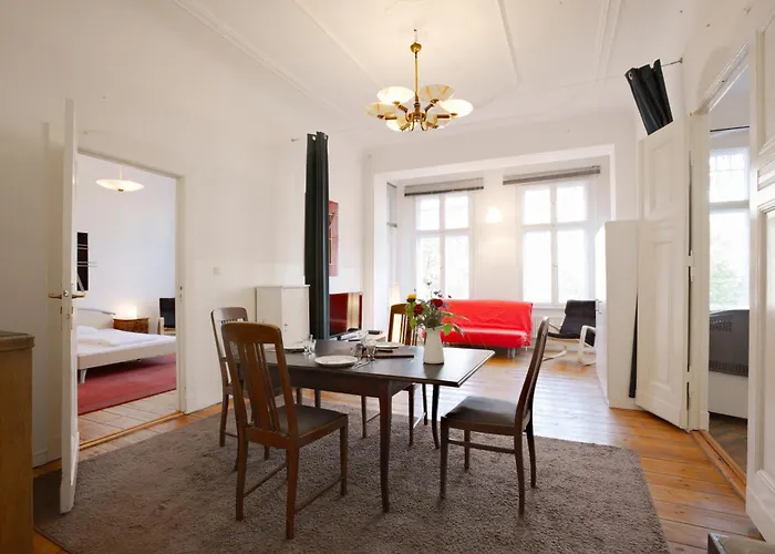 Elegante Altbauwohnung (CB1)
